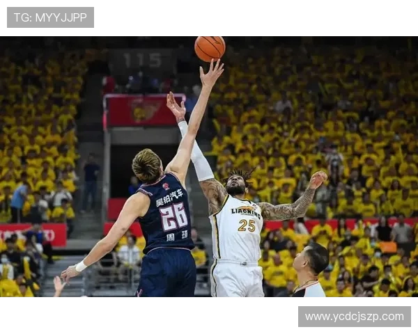 11月17日火箭队迎战强敌期待精彩对决球迷热情高涨助威现场